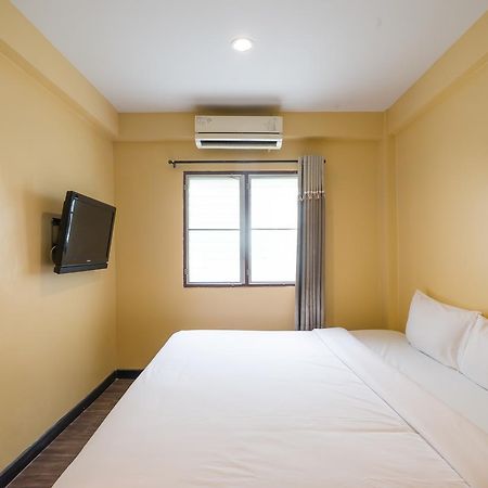 The Corner Ratchada Hotel Bangkok Bagian luar foto