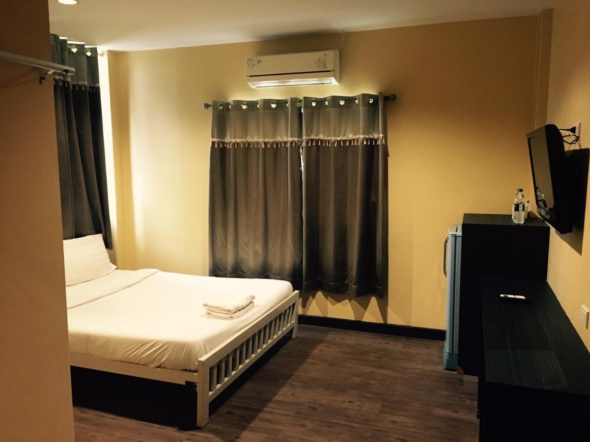The Corner Ratchada Hotel Bangkok Bagian luar foto