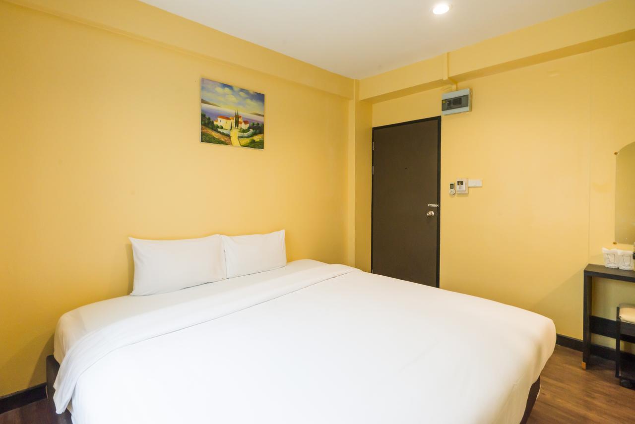 The Corner Ratchada Hotel Bangkok Bagian luar foto