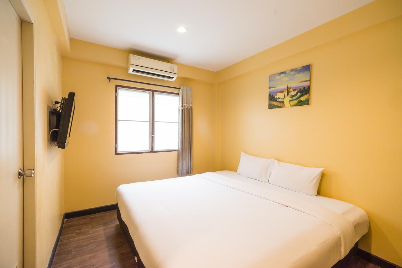The Corner Ratchada Hotel Bangkok Bagian luar foto