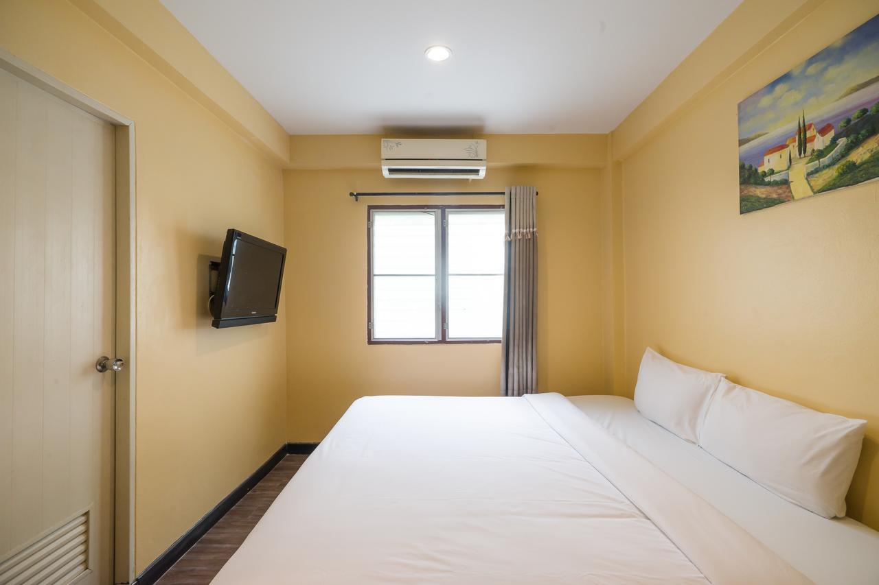 The Corner Ratchada Hotel Bangkok Bagian luar foto
