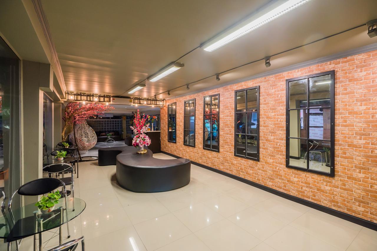 The Corner Ratchada Hotel Bangkok Bagian luar foto